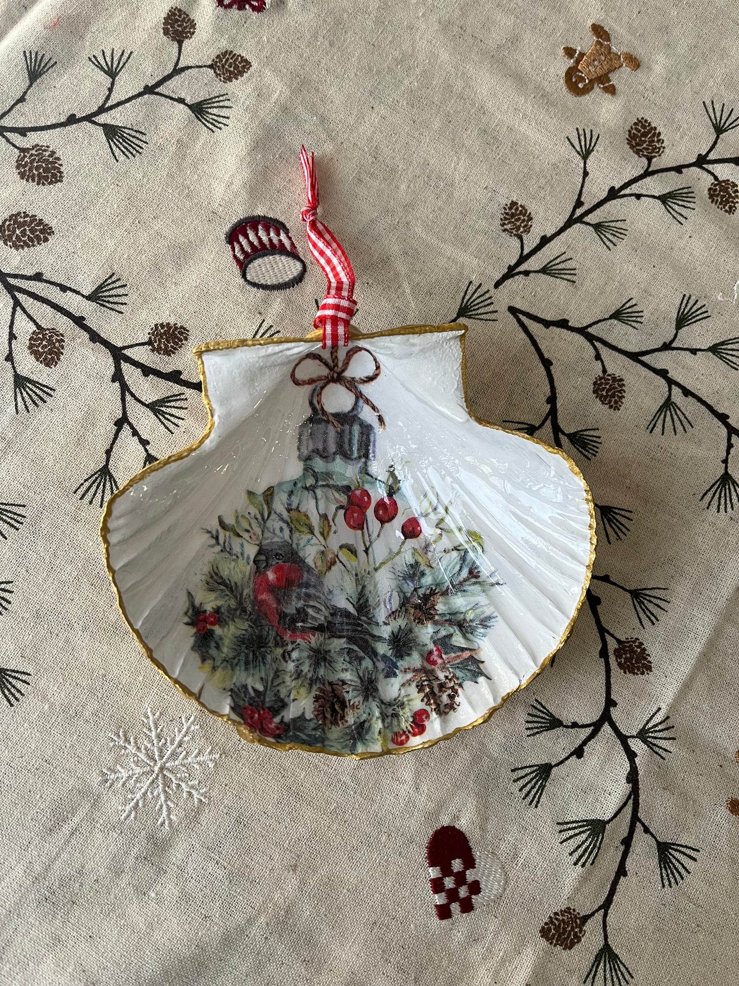 Concha de vieira Bola de Navidad pájaro