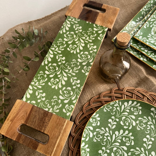 Tabla de servir con patas metálicas modelo Arabesque olive