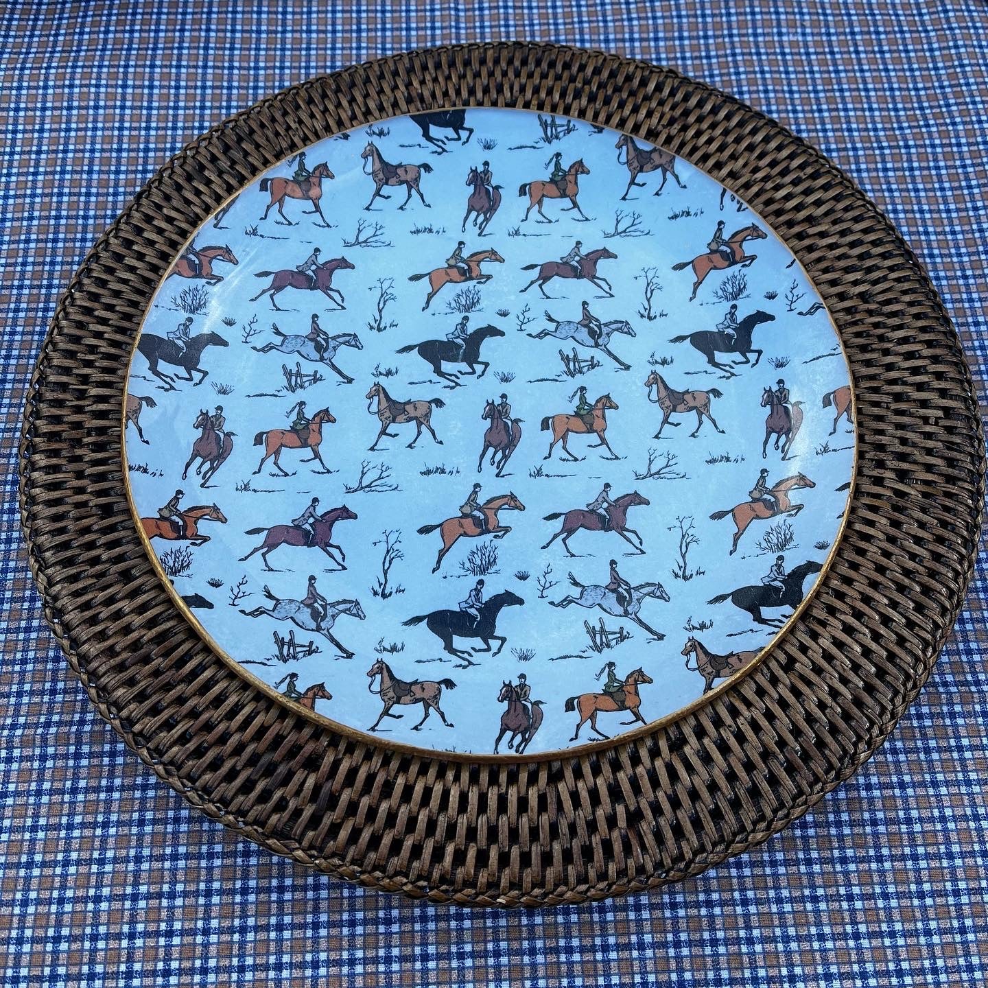 Plato redondo caballos