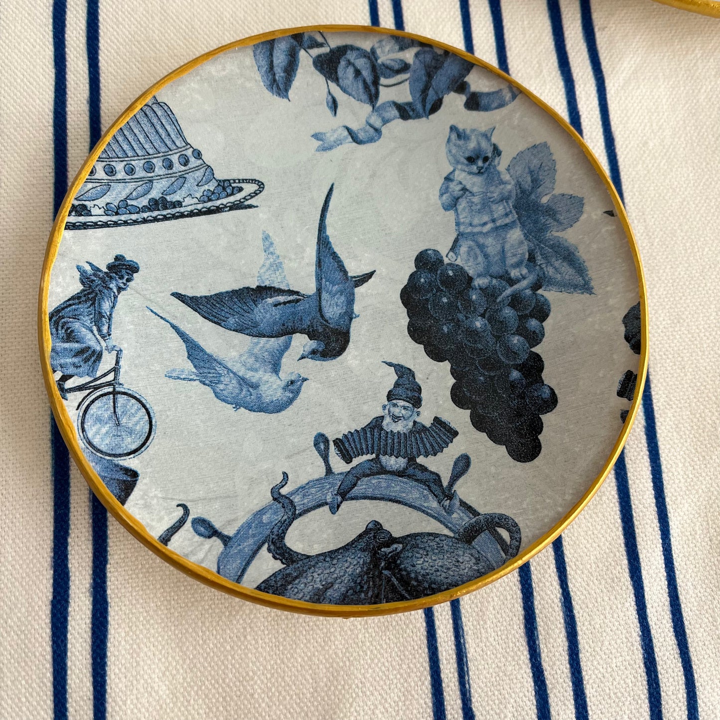 Plato redondo blue things