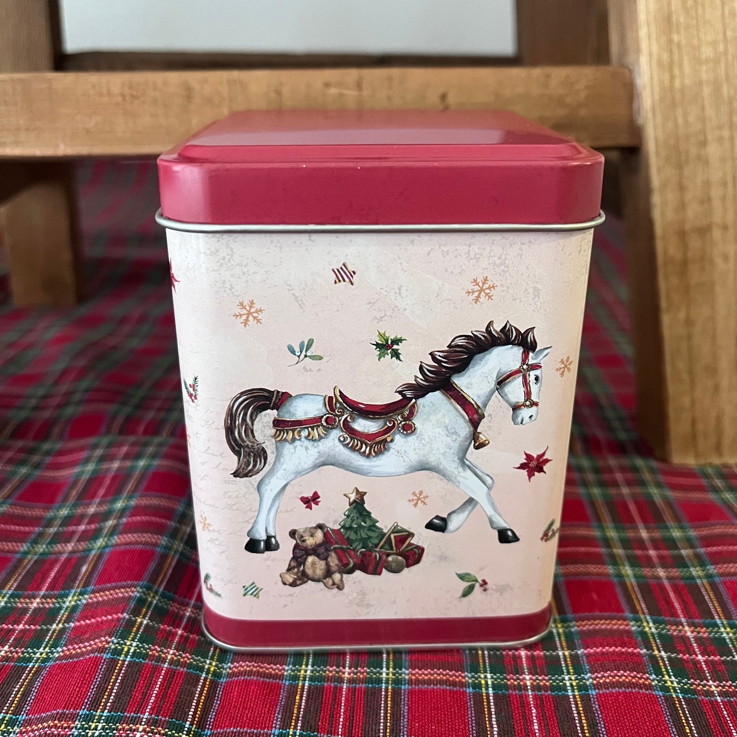 Lata de infusiones Festive Horse cream